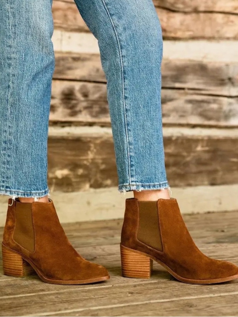 Nisolo Chestnut Brown Suede Chukka Boots